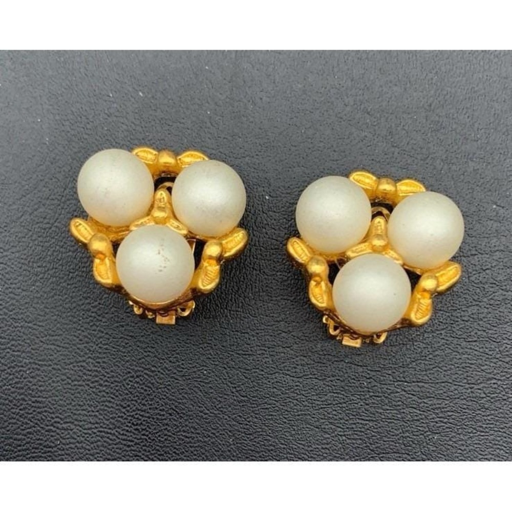Vintage Chunky Matte Gold Tone And Matte Faux Pearl Clip On Earrings